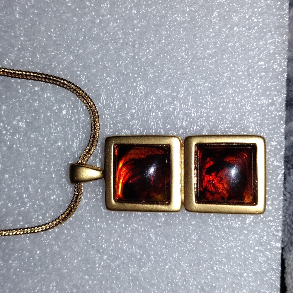 15"Gold Chain Necklace with two squares looks like Ox eye.